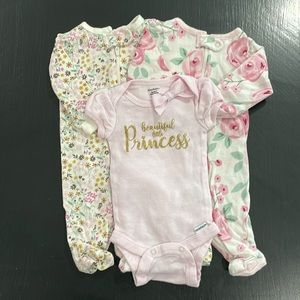 Gerber- 2 Floral Sleepers and a Onesie :Newborn